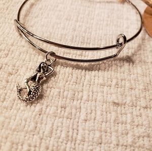 🆕️🧜‍♀️ Mermaid Charm Bracelet NWT